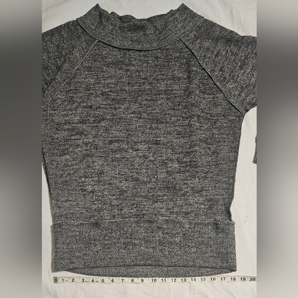 💜💖UMGEE Sweater Gray Pullover Size M🩵 - Picture 3 of 7